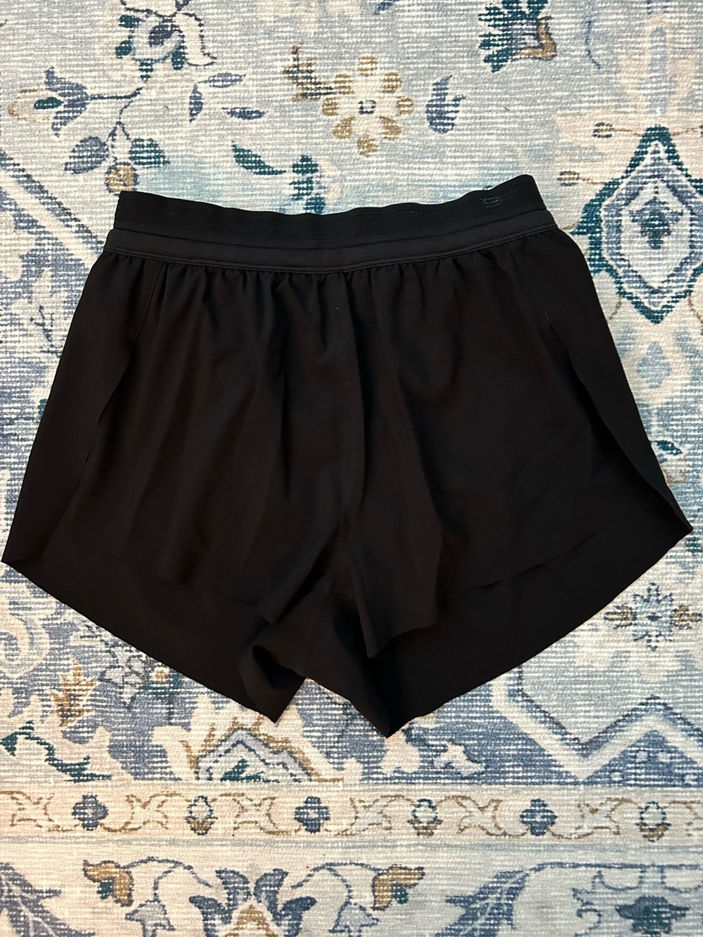 Aritzia TNA Golden Shorts